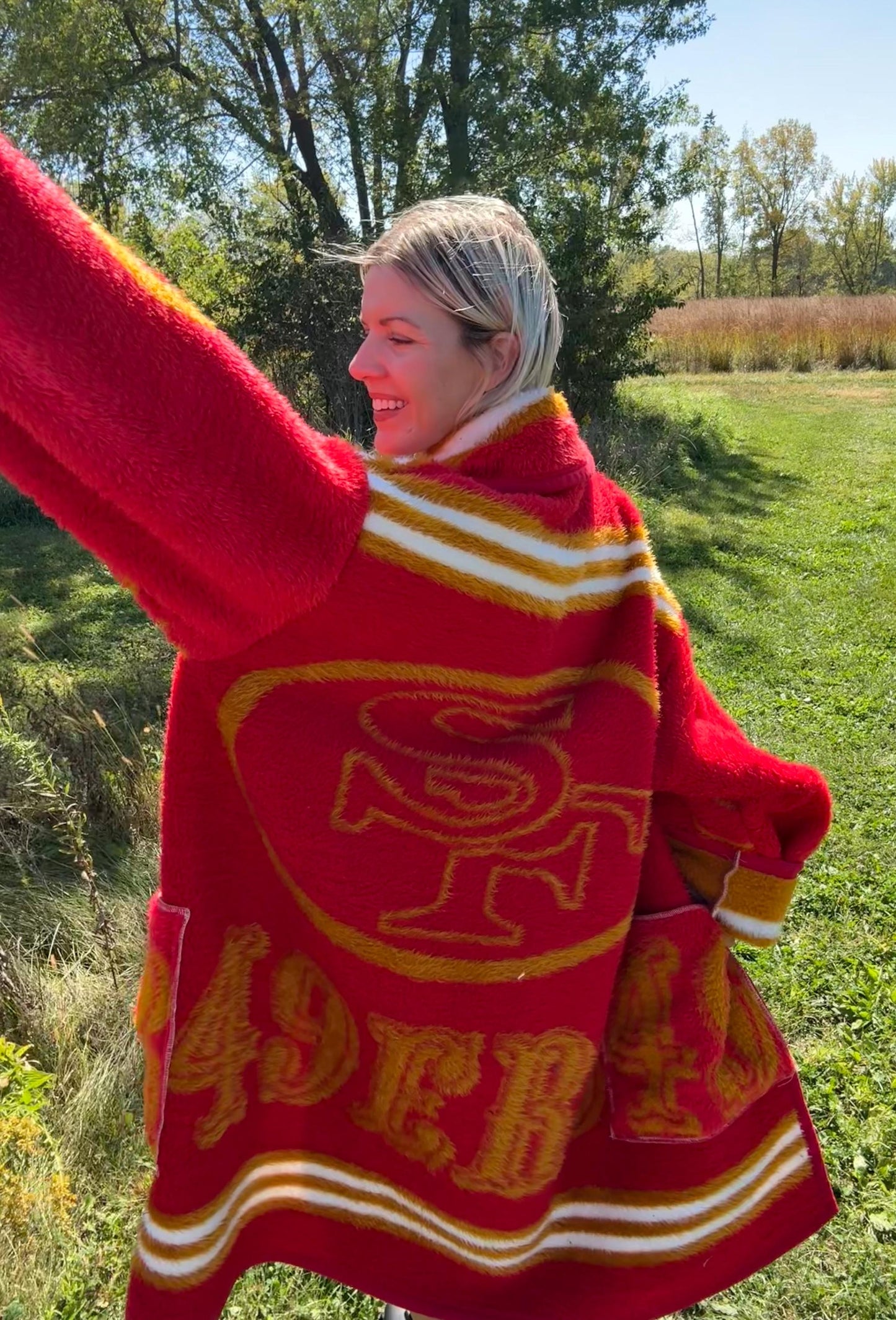 San Francisco 49ers Cozy Oversized Game Day Fleece Blanket Coat